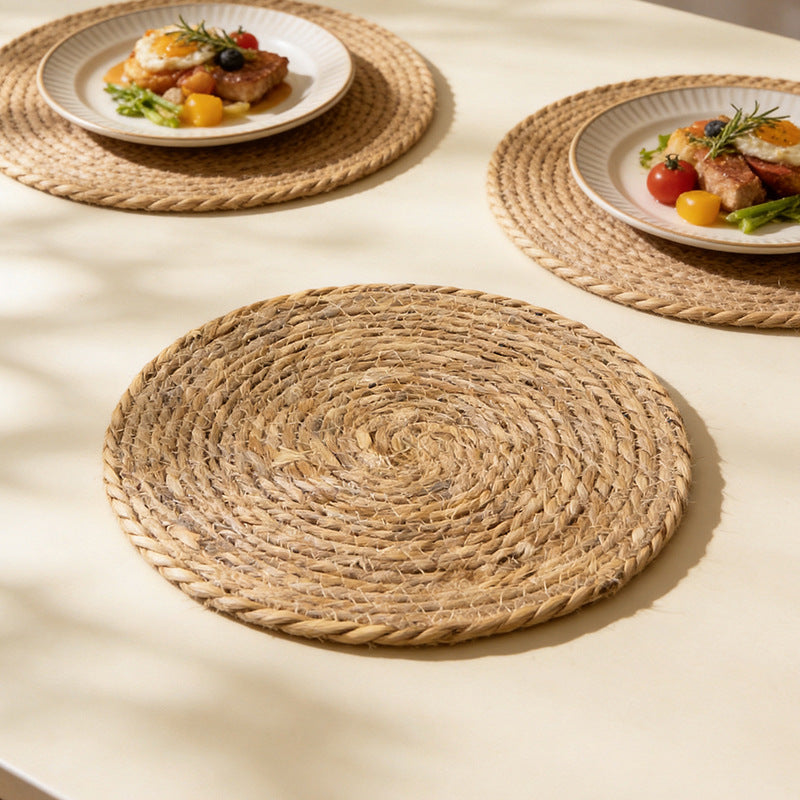 Hand-Woven Cattail Straw Round Mat, Dining Table Heat Insulation Mat, Household Anti-Scald Bowl Mat, Decorative Trendy Photo Mat - image 1